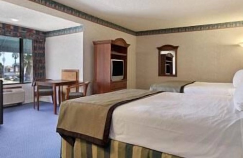 Sunset Beach Hotel | Travelodge by Wyndham Ocean Front