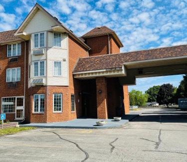Niagara Falls Hotel | Travelodge by Wyndham Niagara Falls Lundys Lane