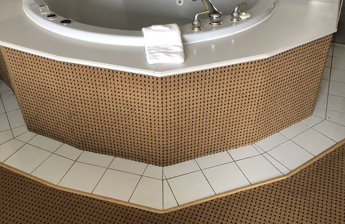 Niagara Falls Hotel | Travelodge by Wyndham Niagara Falls Fallsview