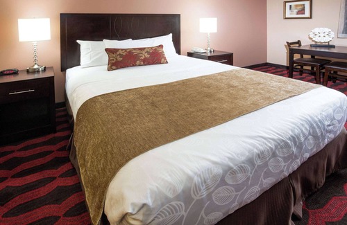 Wood Village Hotel | Travelodge by Wyndham East Portland/Gresham