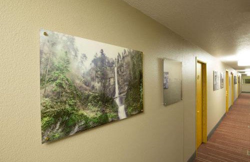 Wood Village Hotel | Travelodge by Wyndham East Portland/Gresham