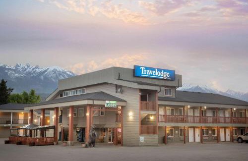 Golden Hotel | Travelodge by Wyndham Golden Sportsman Lodge