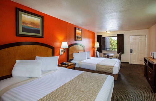 Southeast Houston Hotel | Travelodge by Wyndham Houston Hobby Airport
