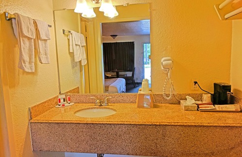 Southeast Houston Hotel | Travelodge by Wyndham Houston Hobby Airport