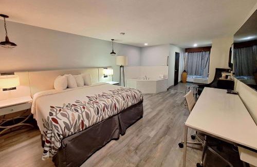 Wayne Hotel | Travelodge by Wyndham Indianapolis Speedway