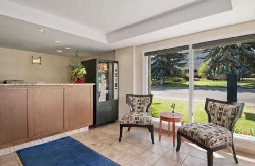 City Centre Hotel | Travelodge by Wyndham Kamloops