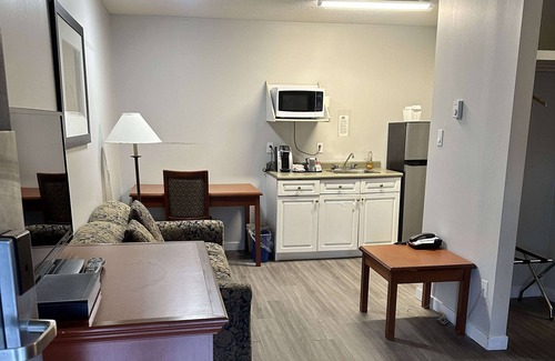 Langley Hotel | Travelodge by Wyndham Langley
