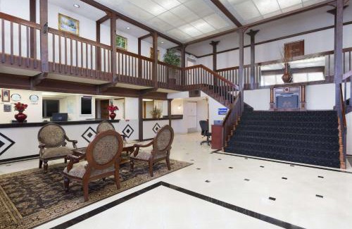 East Side Costa Mesa Hotel | Travelodge by Wyndham Orange County Airport/Costa Mesa