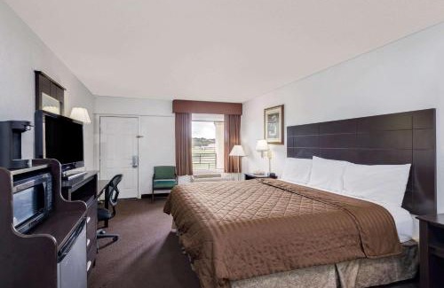 Ozona Hotel | Travelodge by Wyndham Ozona