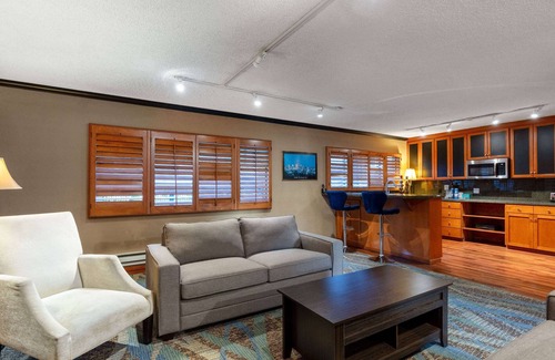 South Lake Union Hotel | Travelodge by Wyndham Seattle By The Space Needle