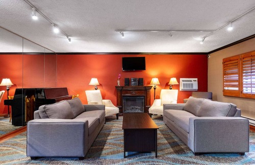 South Lake Union Hotel | Travelodge by Wyndham Seattle By The Space Needle