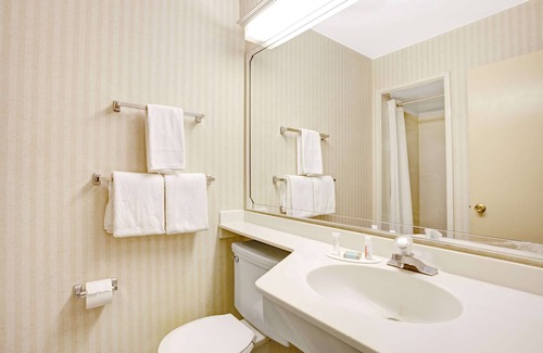 South Lake Union Hotel | Travelodge by Wyndham Seattle By The Space Needle