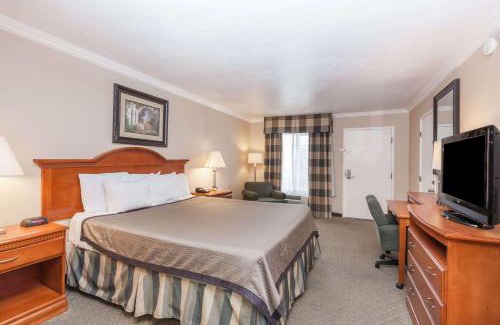 Sylmar Hotel | Travelodge by Wyndham Sylmar CA