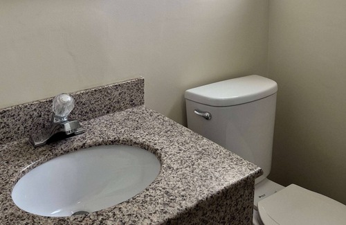 Terre Haute Hotel | Travelodge by Wyndham Terre Haute
