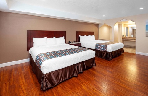 Harbor Hotel | Travelodge by Wyndham Harbor City