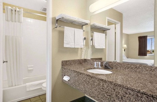 Cow Hollow Hotel | Travelodge by Wyndham San Francisco Bay