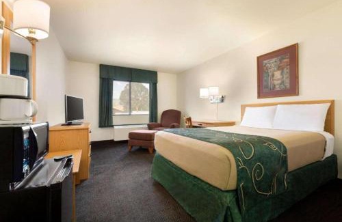 Yampa Hotel | Travelodge by Wyndham Yampa