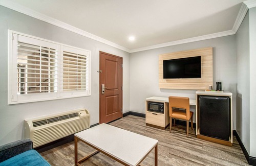 Bell Hotel | Travelodge Inn & Suites by Wyndham Bell Los Angeles Area