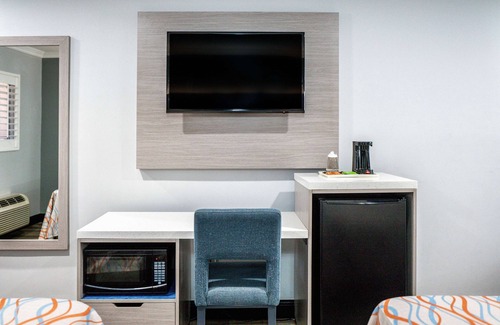 Bell Hotel | Travelodge Inn & Suites by Wyndham Bell Los Angeles Area