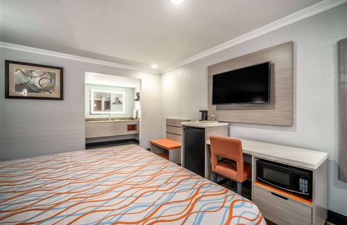 Bell Hotel | Travelodge Inn & Suites by Wyndham Bell Los Angeles Area