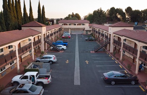 Walnut Valley Hotel | Travelodge Inn & Suites by Wyndham West Covina