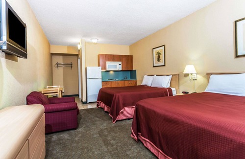 Okeechobee Hotel | Travelodge Suites by Wyndham Lake Okeechobee