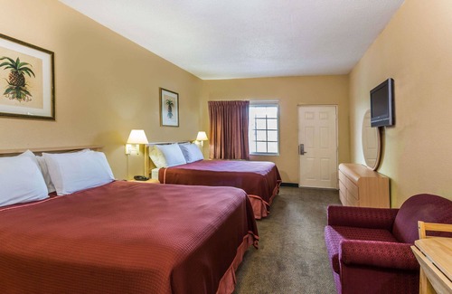 Okeechobee Hotel | Travelodge Suites by Wyndham Lake Okeechobee