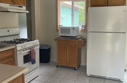 Mayfield House | Traverse City 15 min to downtown, On-site Rentals, Pet Friendly, AC
