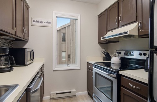Acme Condo | Traverse city/Golf/Hiking/Equestrian/Lake
