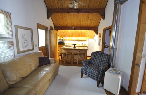 Kewadin Cabin | Traverse City Lake Michigan priv Beachfront Home Rent