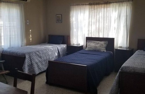 Treasure Beach House | Treasure Beach Inn and bar