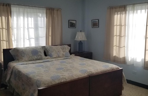 Treasure Beach House | Treasure Beach Inn and Bar