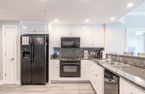 Panama City Beach Condo | Treasure Island 2 BR+Bunks *king size beds in both bedrooms*