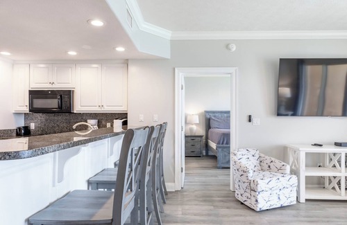Panama City Beach Condo | Treasure Island 2 BR+Bunks *king size beds in both bedrooms*
