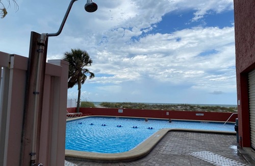 Treasure Island Condo | Treasure Island On the Sand Sunset Views Pool Bar