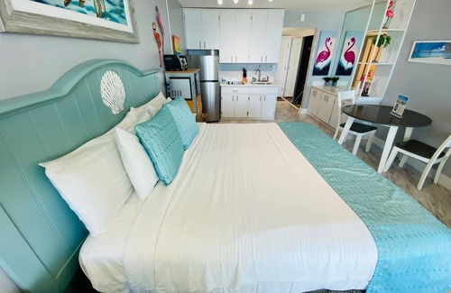 Treasure Island Condo | Treasure Island On the Sand Sunset Views Pool Bar
