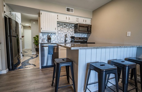 New Braunfels Condo | Treasure on the COMAL! Downtown with Pool/Hot Tub!