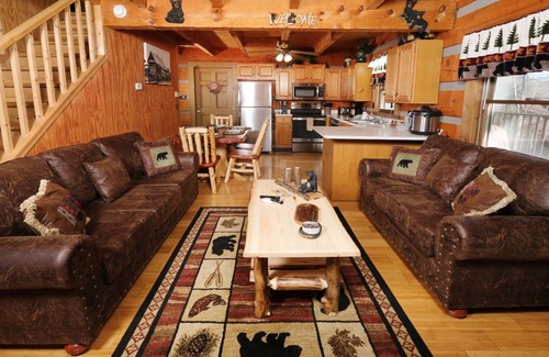 Gatlinburg - Pigeon Forge Cabin | Treasure Pines - Cozy cabin charm, outdoor firepit, steamy hot tub, and games!