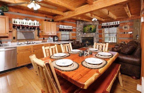 Gatlinburg - Pigeon Forge Cabin | Treasure Pines - Cozy cabin charm, outdoor firepit, steamy hot tub, and games!