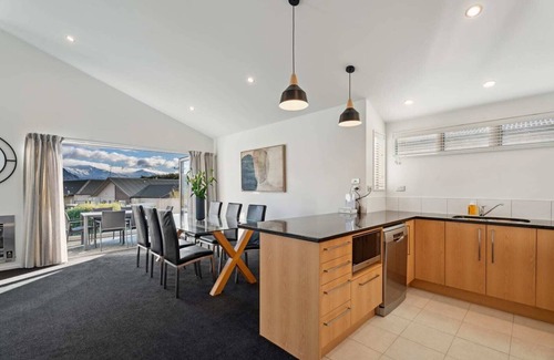 Wanaka Apartment | Treble Cone Views - 3 Bedroom