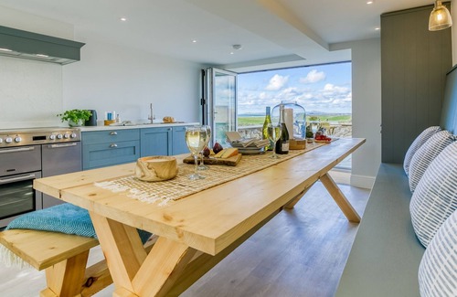 Ty Croes Cottage | Trecastell - sleeps 8 guests in 4 bedrooms