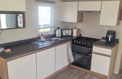 Newton Cabin | Trecco Bay Porthcawl 2-Bed Caravan, Sleeps 6