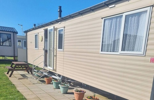 Newton Cabin | Trecco Bay Porthcawl 2-Bed Caravan, Sleeps 6