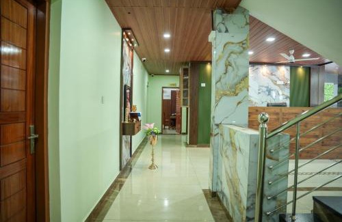 Nedumbassery Apartment | TREE 9 Lounge -Cochin Airport