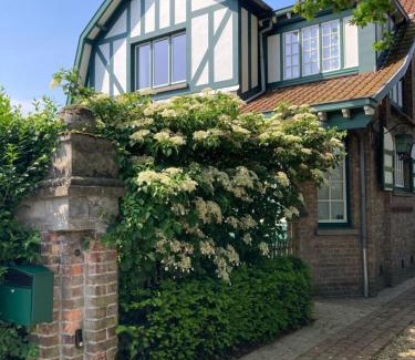 Assebroek Bed & Breakfast | Tree & B