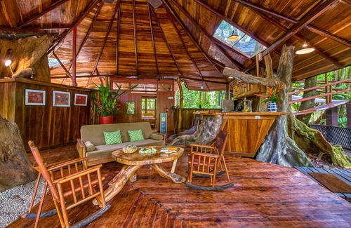 Chiguata House | Tree House, located on Beach front Property