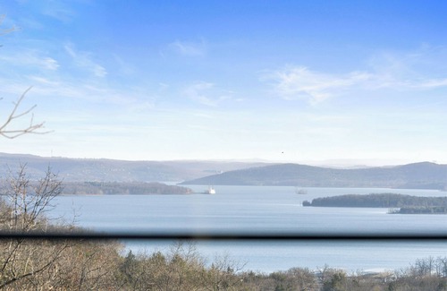 Indian Point House | Tree + House at Indian Point Amazing Lake View
