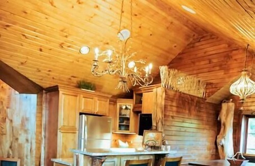 Cottage Grove House | Tree House Luxury Stay