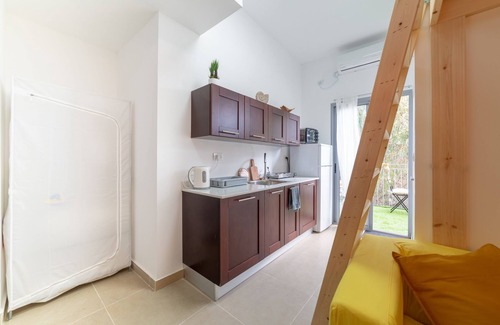 Tel Aviv Apartment | Tree House Oasis - studio withe a magical balcony 2