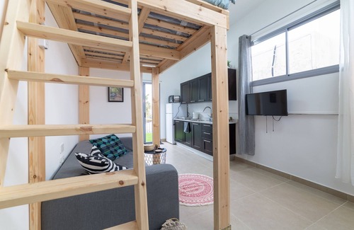 Florentin Apartment | Tree House Oasis- studio 3